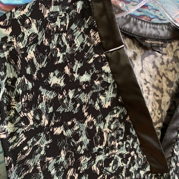 Banana Republic Sleeveless Shift Dress - Picture 2 of 10